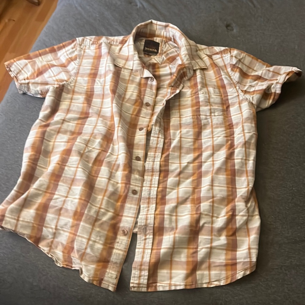 Men’s Prana short sleeve button up. Large